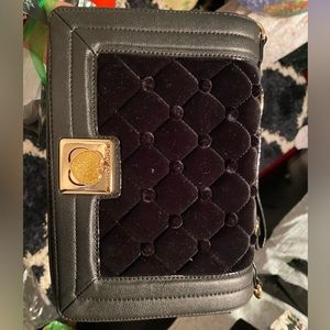 EUC Betsey Johnson Black Quilted Velour Velvet Purse with Heart Clasp and Handle